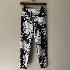 Balance Collection Dry-Wik Leggings Floral Black & White Size Medium